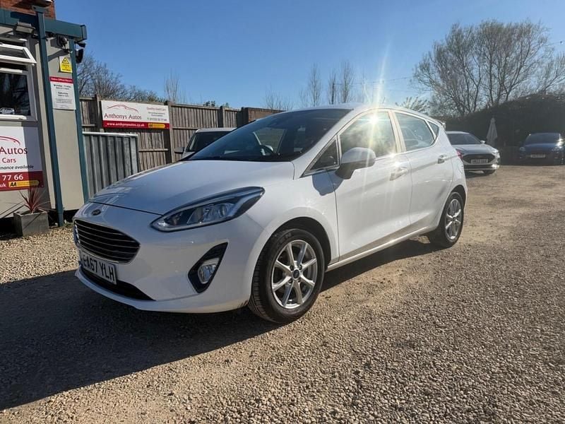 Used Ford Fiesta Zetec 100 HP (73 kW) 2017 White Hatchback