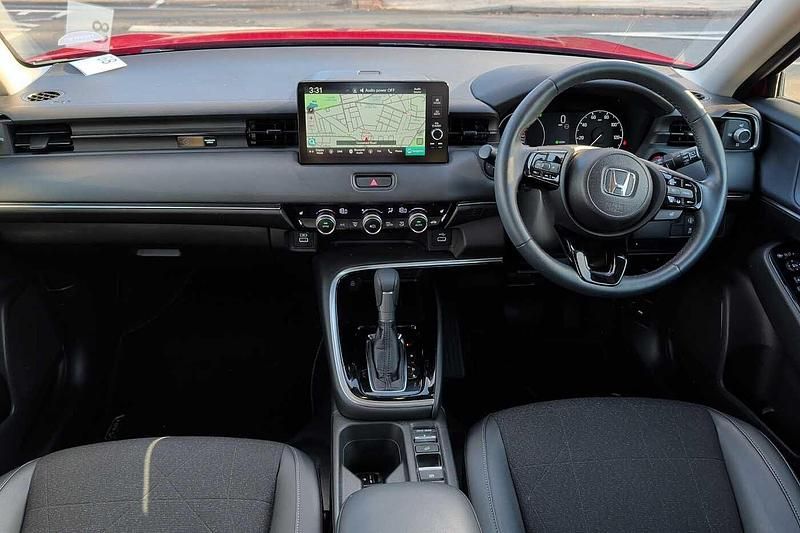 Used Honda HR-V Advance 131 HP (96 kW) 2024 Premium crystal red SUV