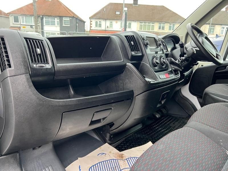 Second-hand Peugeot Boxer 140 CP (102 kW) 2021 Alb Van