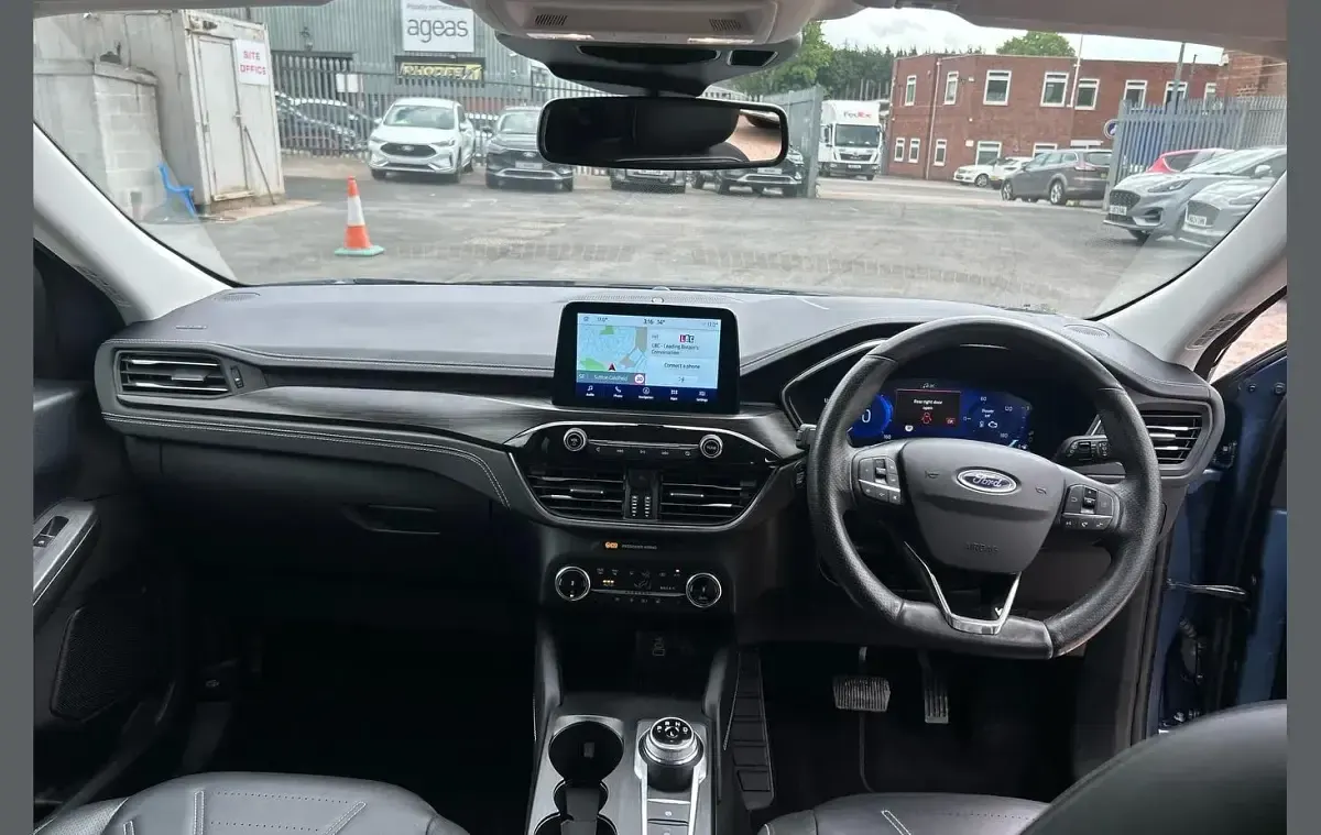 Usado Ford Kuga Vignale 225 HP (165 kW) 2023 Azul SUV