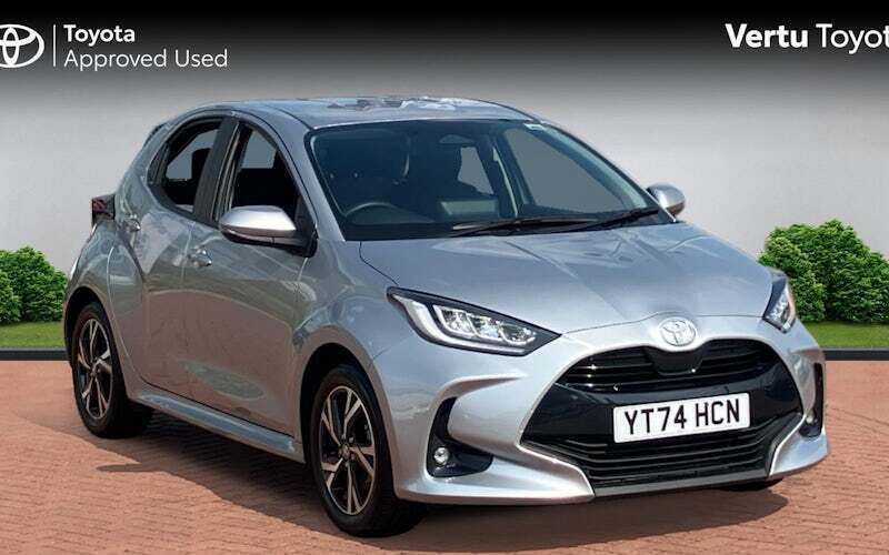 Silver Used 2024 Toyota Yaris Hybrid Design Hatchback | £18,457 (Fair price) - Image 1/4
