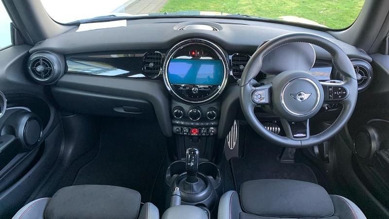 Used Mini Cooper Hatch 134 HP (98 kW) 2023 Green Hatchback