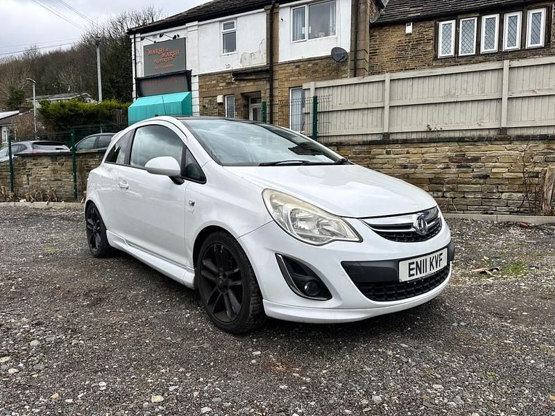Used Vauxhall Corsa Edition 85 HP (62 kW) 2011 White Hatchback