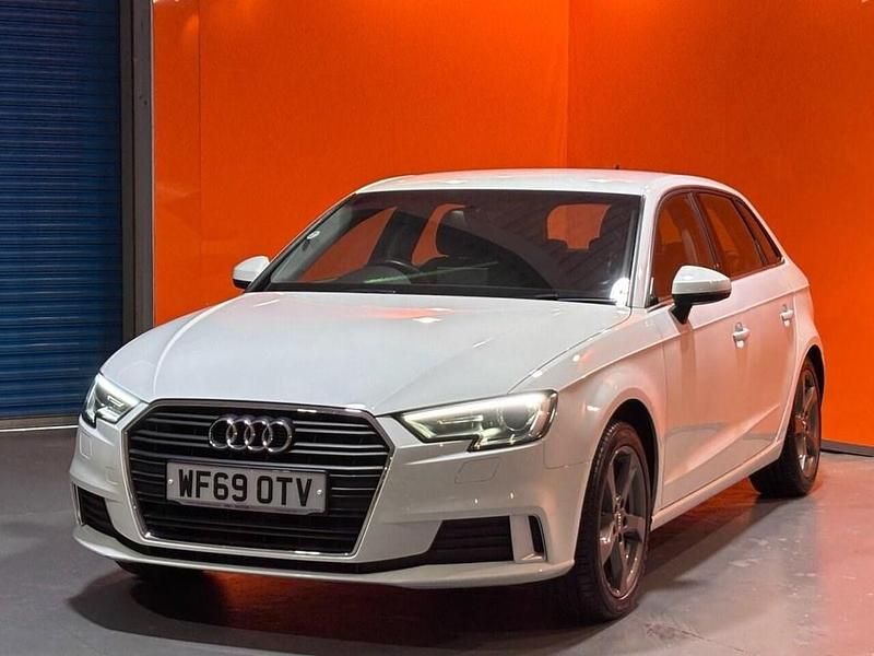 Used Audi A3 Sportback Sport 116 HP (85 kW) 2019 White Hatchback