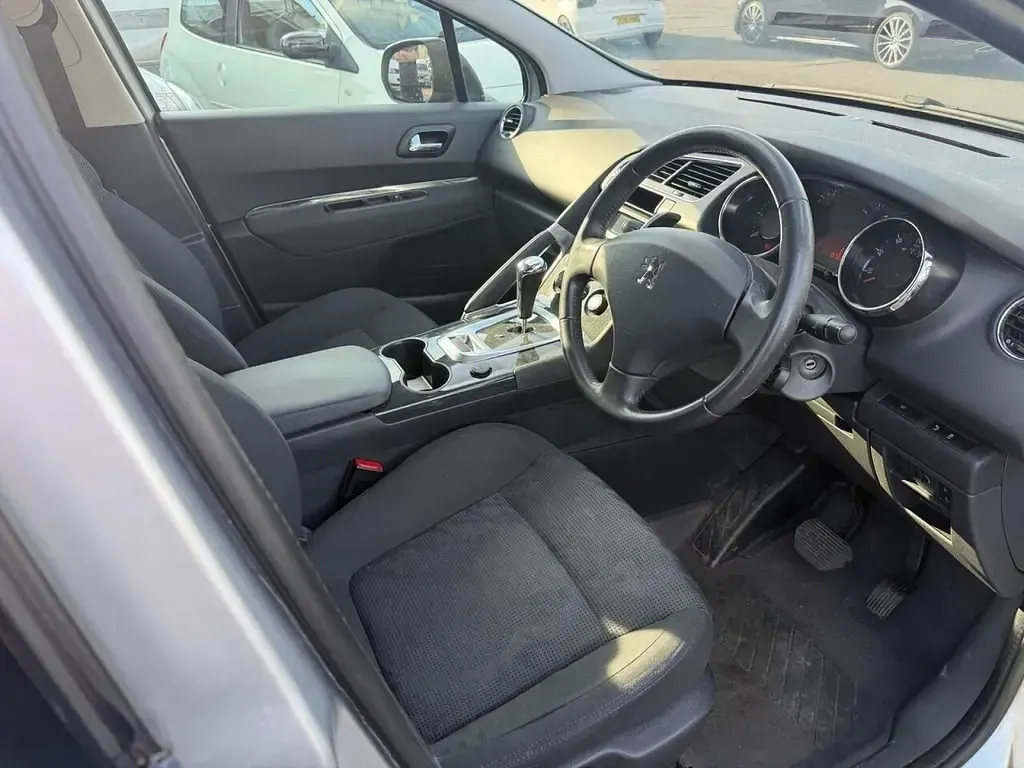Second-hand Peugeot 3008 Active 115 CP (84 kW) 2013 Argintiu Break