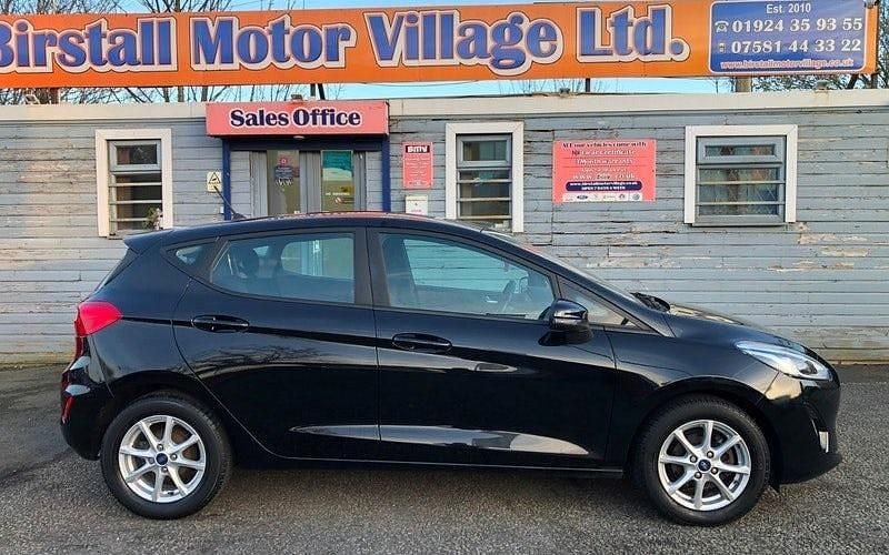 Used Ford Fiesta Zetec 101 HP (74 kW) 2019 Black Hatchback