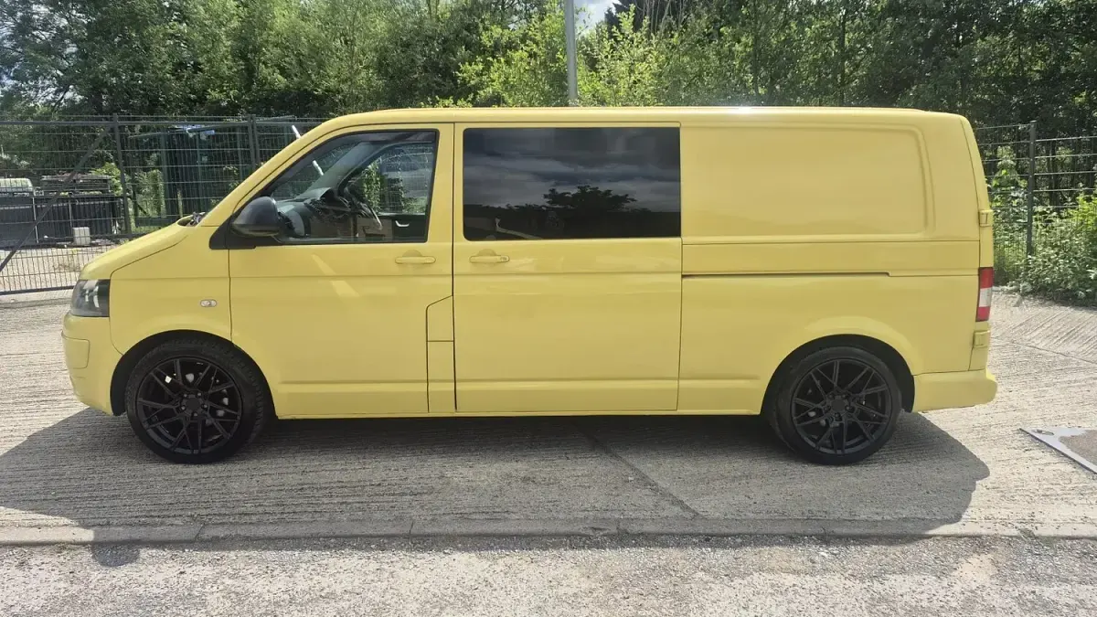 Used VW T5 84 HP (61 kW) 2011 Yellow Van