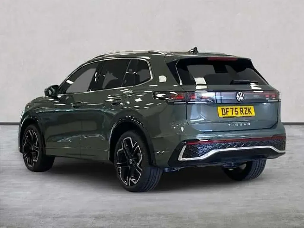 New VW Tiguan R-line 150 HP (110 kW) 2025 Green SUV