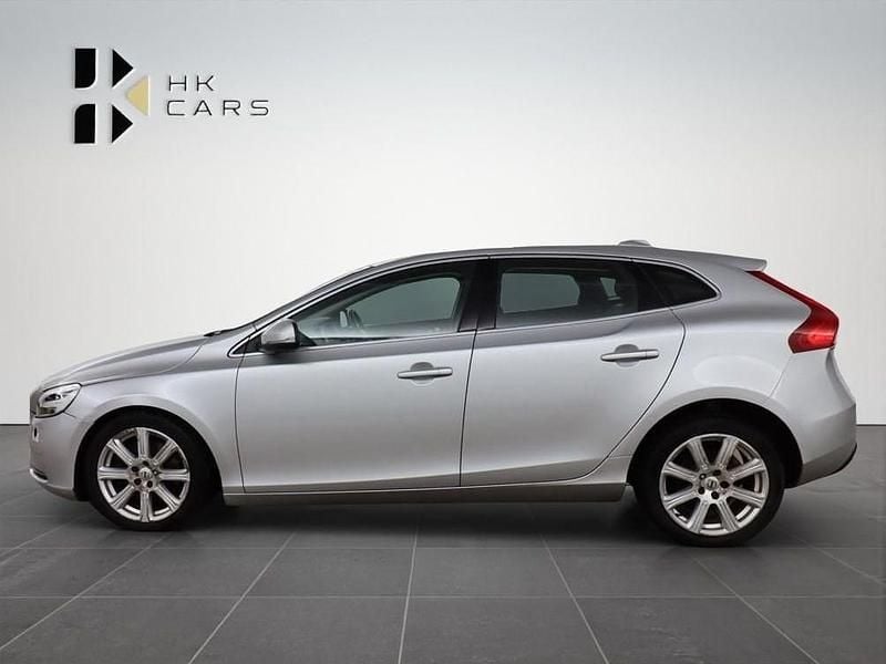 Used Volvo V40 Inscription 120 HP (88 kW) 2017 Silver Hatchback