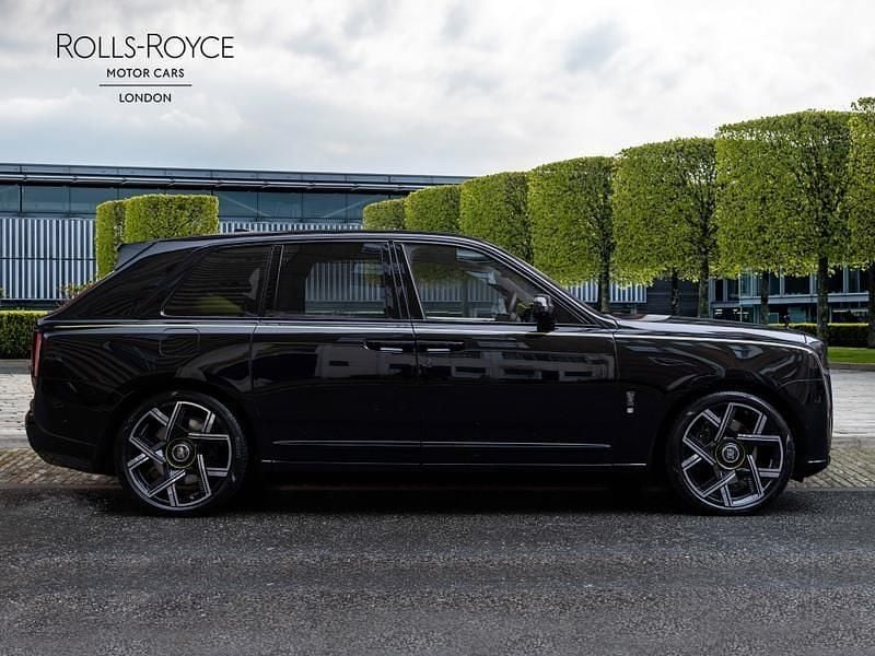 Used Rolls Royce Cullinan 571 HP (419 kW) 2025 Black SUV