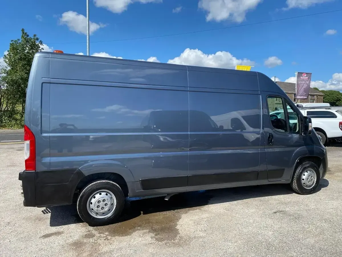 Used Citroën Relay 140 HP (102 kW) 2022 Grey Van