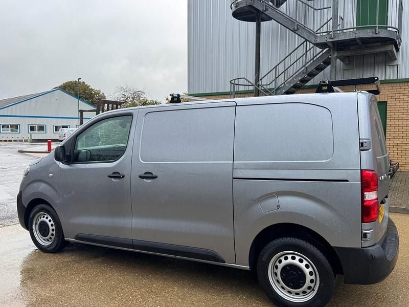 Used Vauxhall Vivaro 100 HP (73 kW) 2022 Grey MPV
