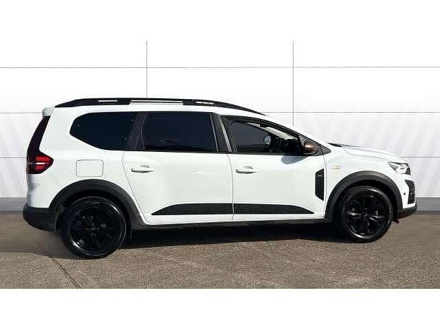 Used Dacia Jogger Extreme 141 HP (103 kW) 2024 White MPV