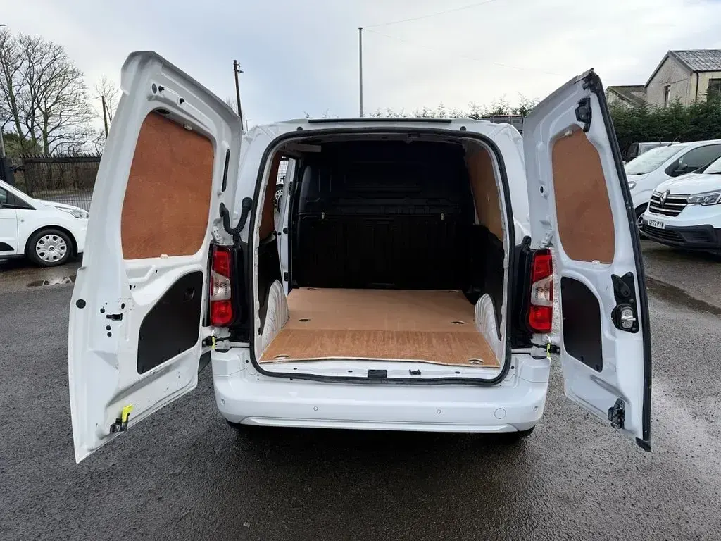 Used Vauxhall Combo S 100 HP (73 kW) 2023 White MPV