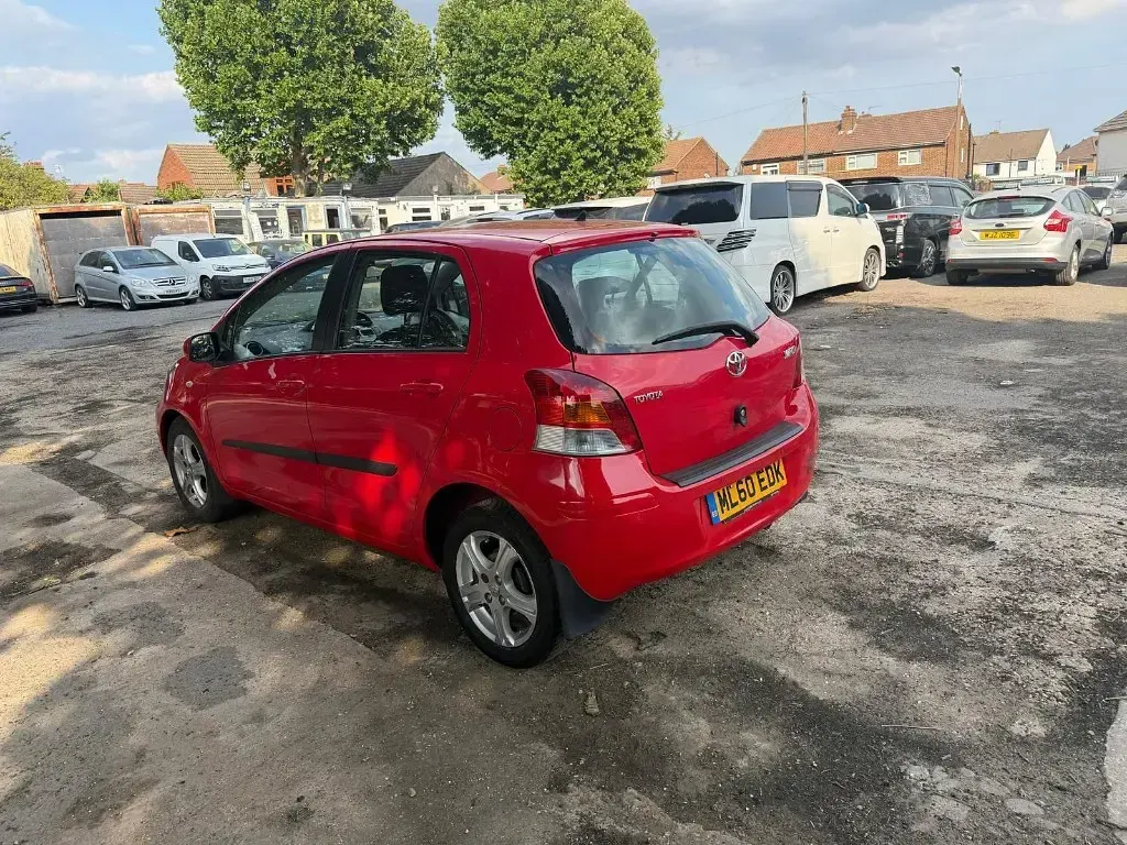 Used Toyota Yaris 87 HP (63 kW) 2010 Red Hatchback