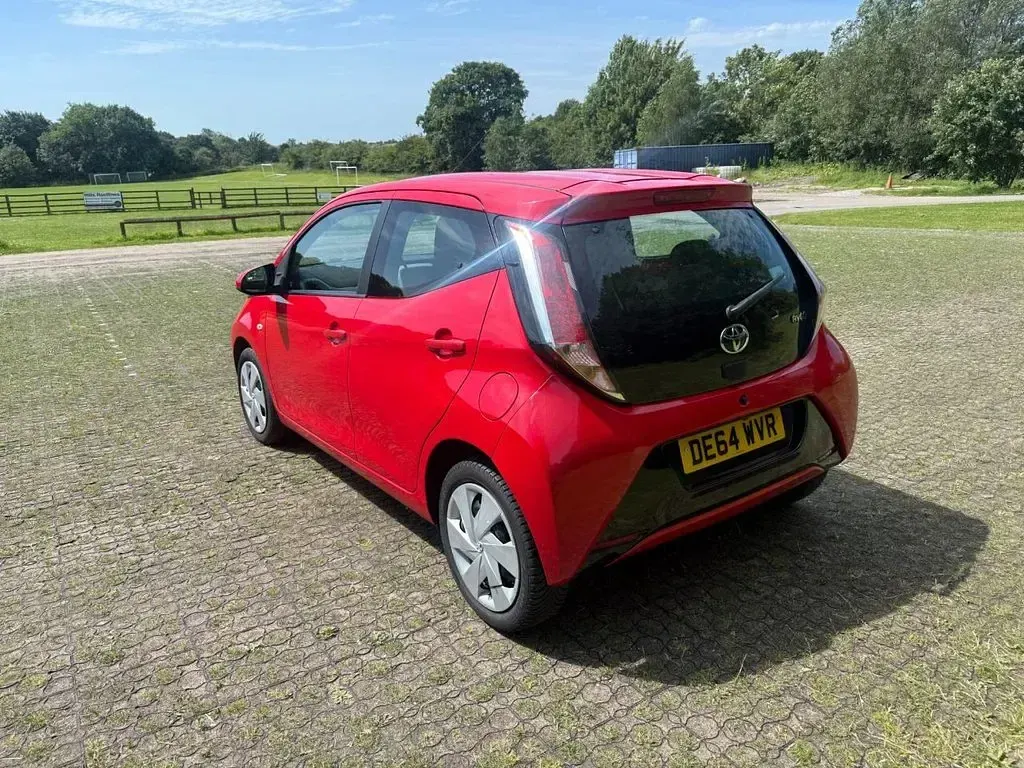 Used Toyota Aygo X-play 68 HP (50 kW) 2014 Red Hatchback