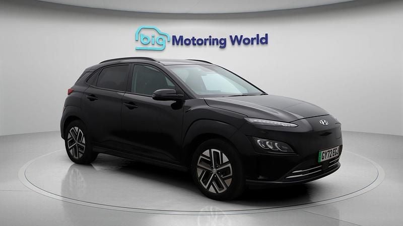 Black Used 2022 Hyundai Kona Premium SUV | £13,587 (Fair price) - Image 1/4