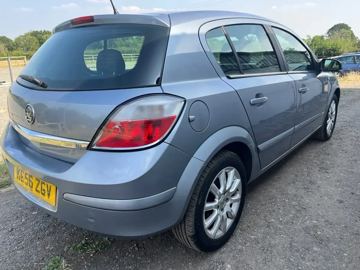 Used Vauxhall Astra Design Edition 2007 Silver Hatchback