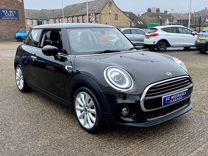 Usado Mini Cooper Classic 2021 Negro Utilitario