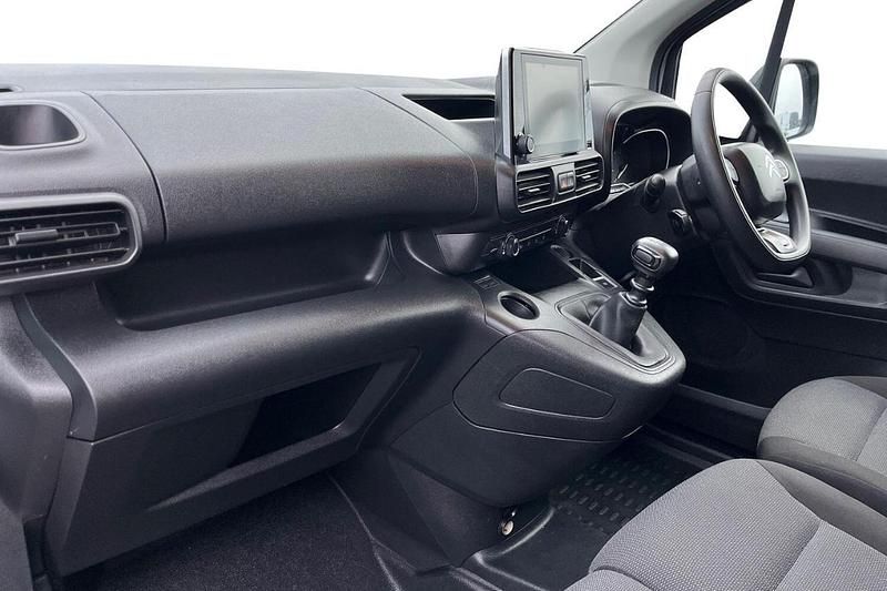 White Used 2023 Citroën Berlingo MPV | £14,995 (A bit pricey) - Image 1/4