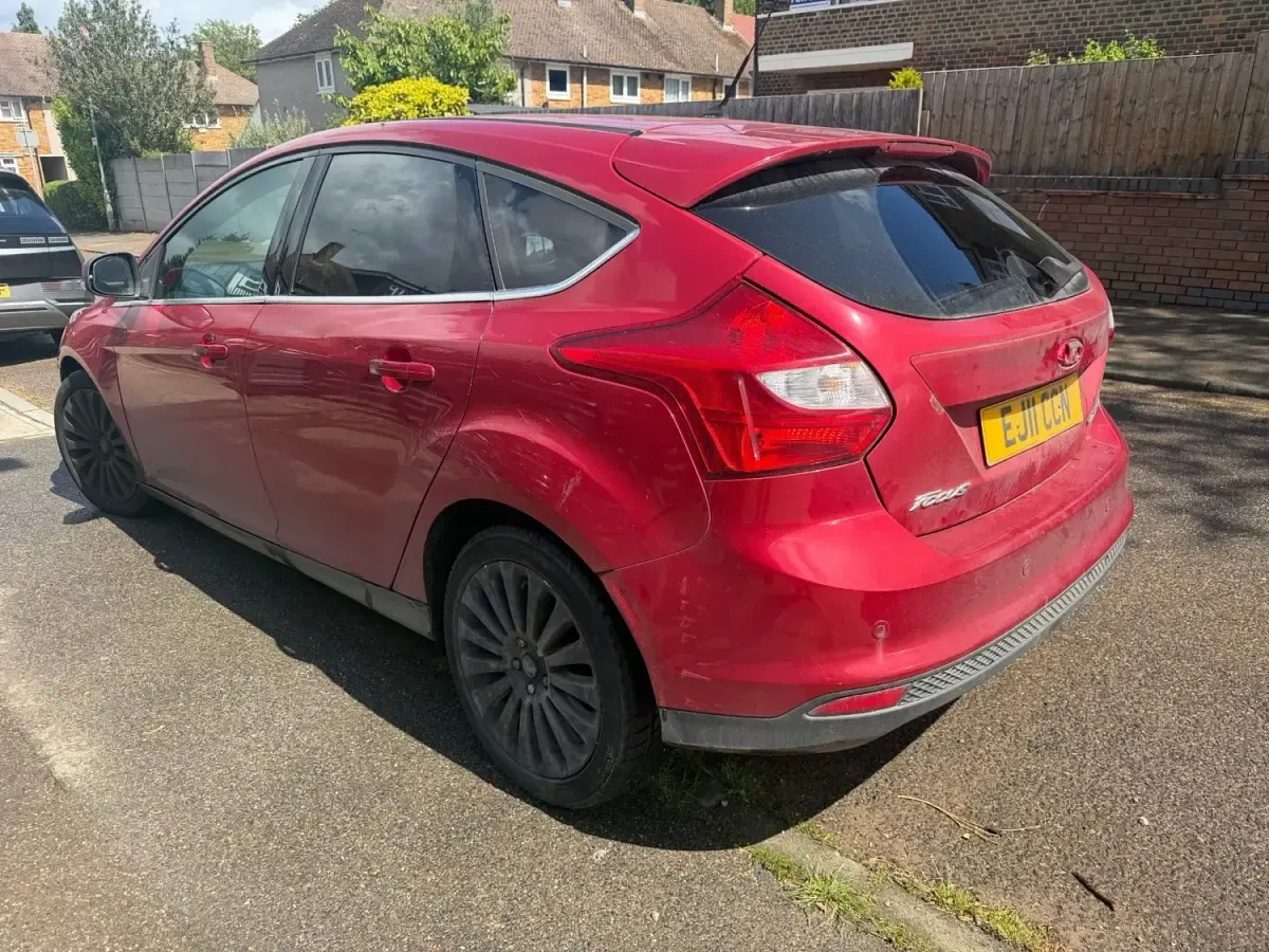Gebraucht Ford Focus Titanium 2011 Rot Kleinwagen