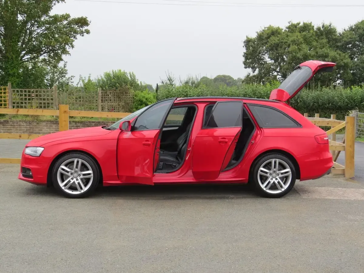 Used Audi A4 S-Line 160 HP (117 kW) 2011 Red Estate