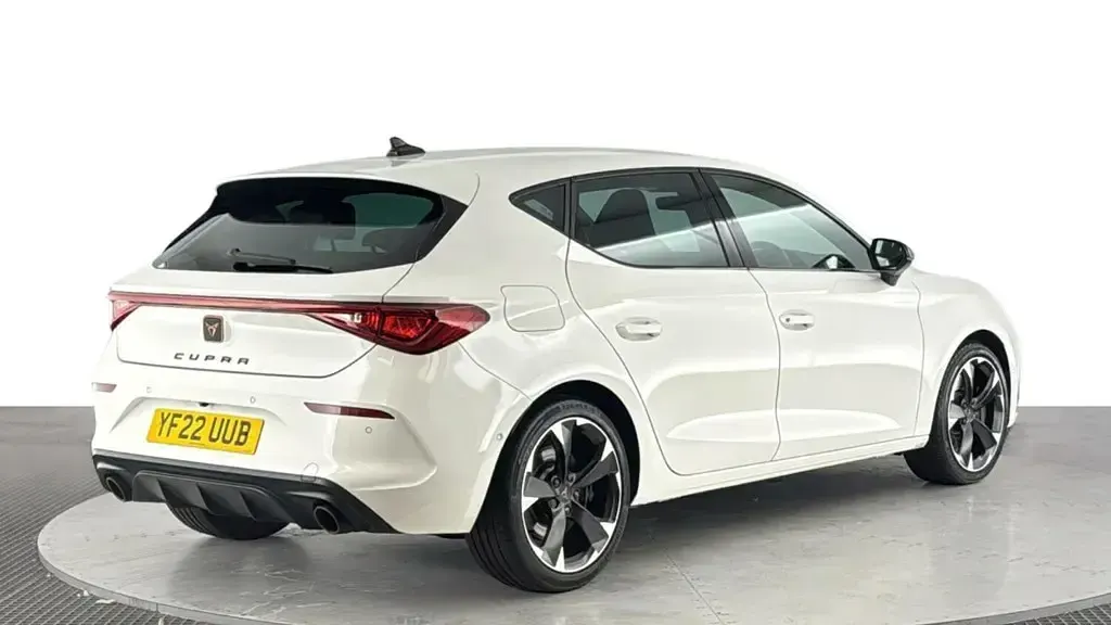 Used Cupra Leon VZ1 310 HP (228 kW) 2022 White Hatchback