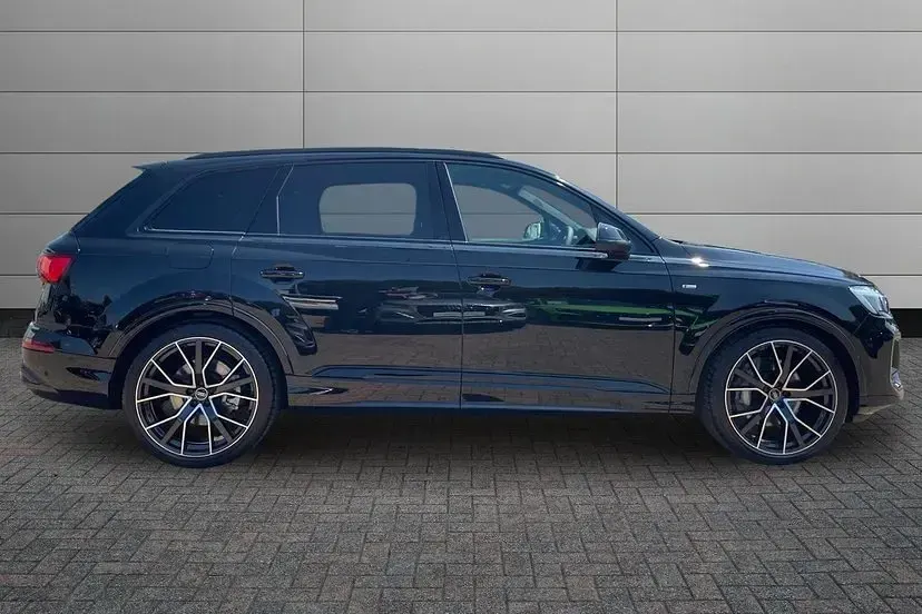 New Audi Q7 Black Edition 335 HP (246 kW) 2026 Mythos black SUV