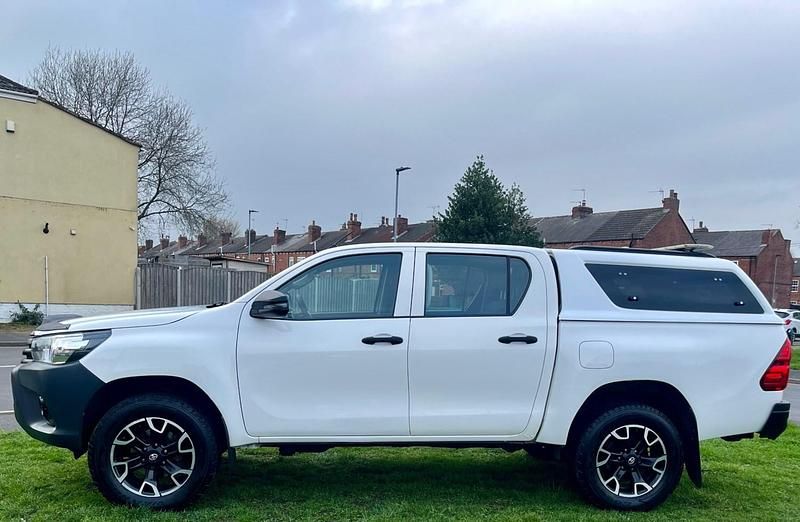 Used Toyota HiLux Active 2018 White Pickup
