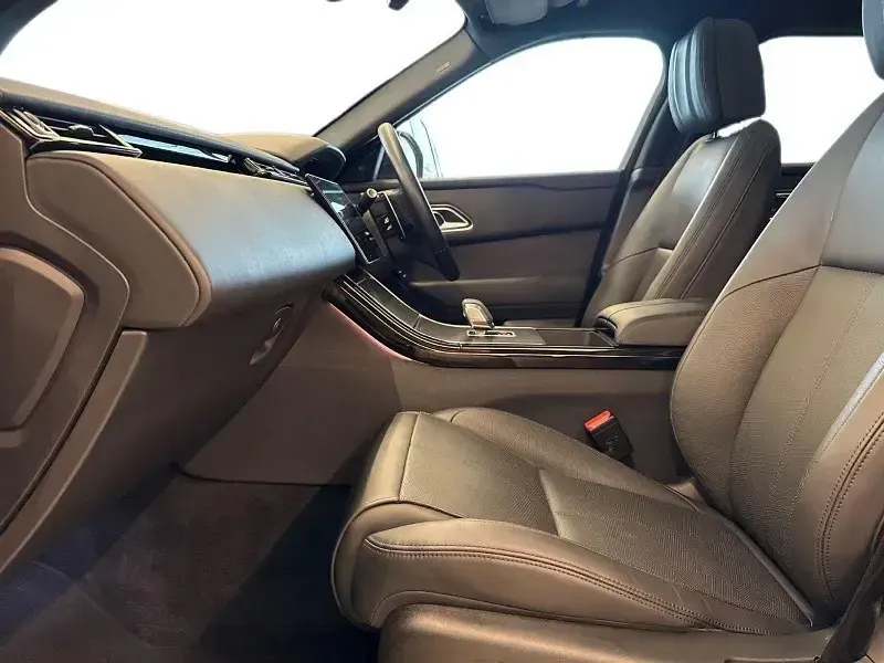Second-hand Land Rover Range Rover Velar HSE Dynamic 404 CP (297 kW) 2024 Negru SUV