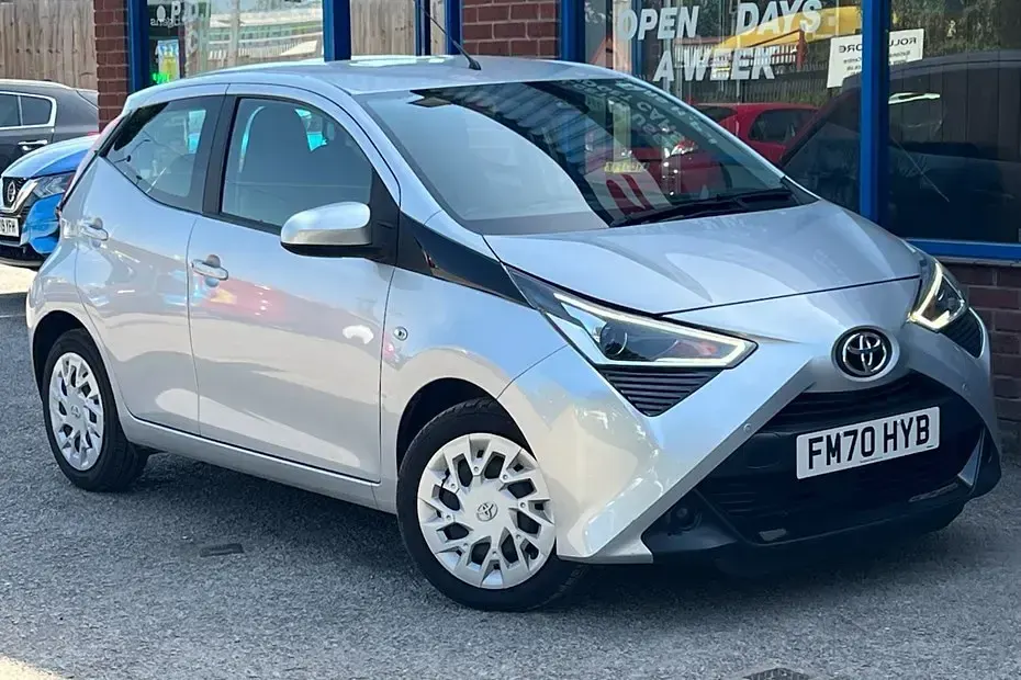 Used Toyota Aygo X-play 72 HP (52 kW) 2020 Hatchback