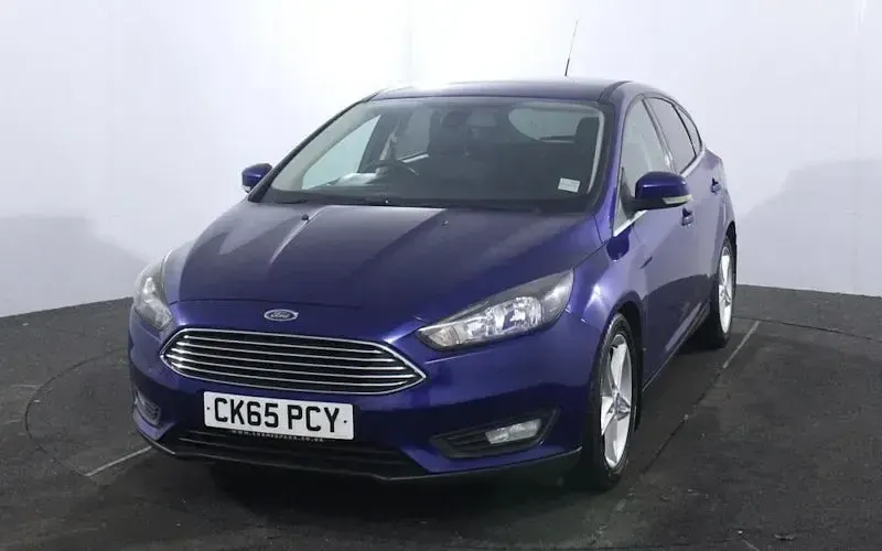 Used Ford Focus Zetec 125 HP (91 kW) 2015 Blue Hatchback
