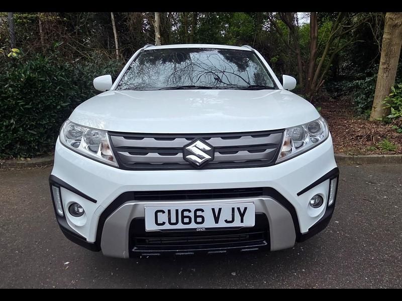 Used Suzuki Vitara SZ-T 120 HP (88 kW) 2016 White SUV