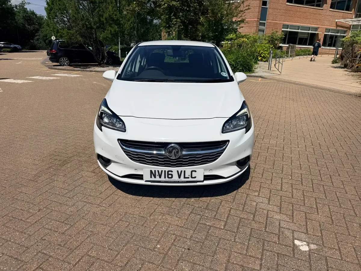 Used Vauxhall Corsa 90 HP (66 kW) 2016 White Hatchback