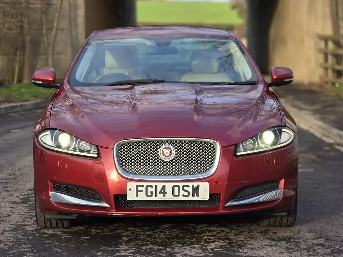 Begagnad Jaguar XF Premium Luxury 200 HK (147 kW) 2014 Blå Sedan