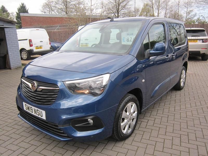 Second-hand Vauxhall Combo 110 CP (80 kW) 2019 Albastru Monovolum