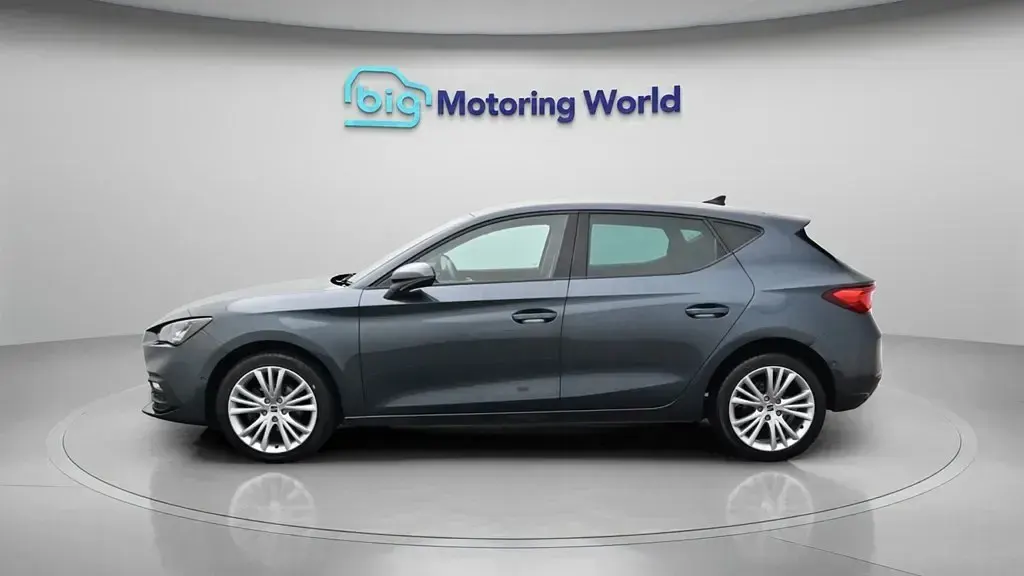 Used Seat Leon SE Dynamic 110 HP (80 kW) 2023 Grey Hatchback