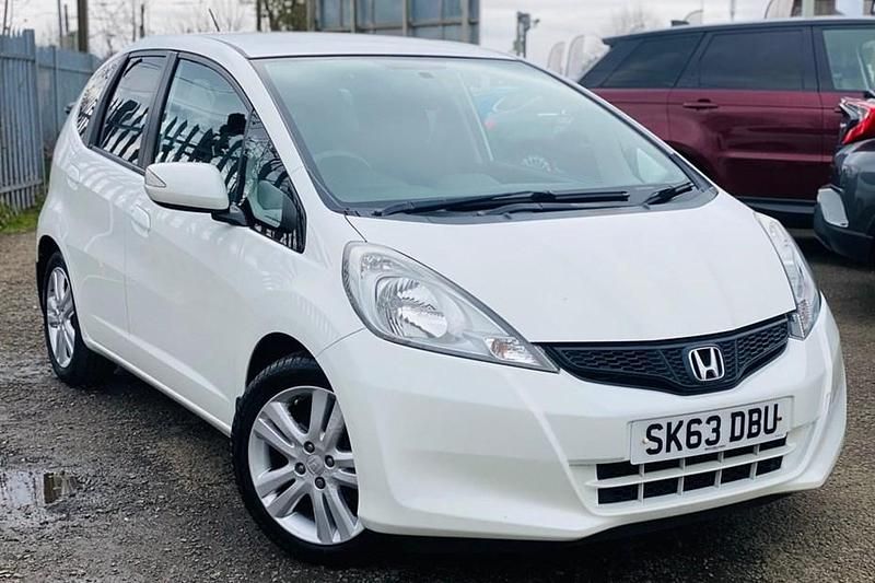Used Honda Jazz ES 99 HP (72 kW) 2013 White Hatchback