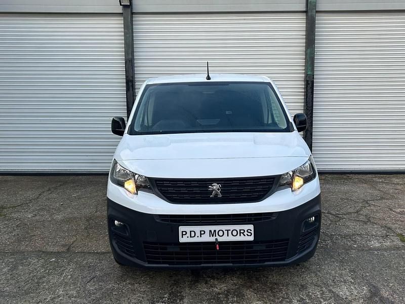Used Peugeot Partner 131 HP (96 kW) 2022 White MPV