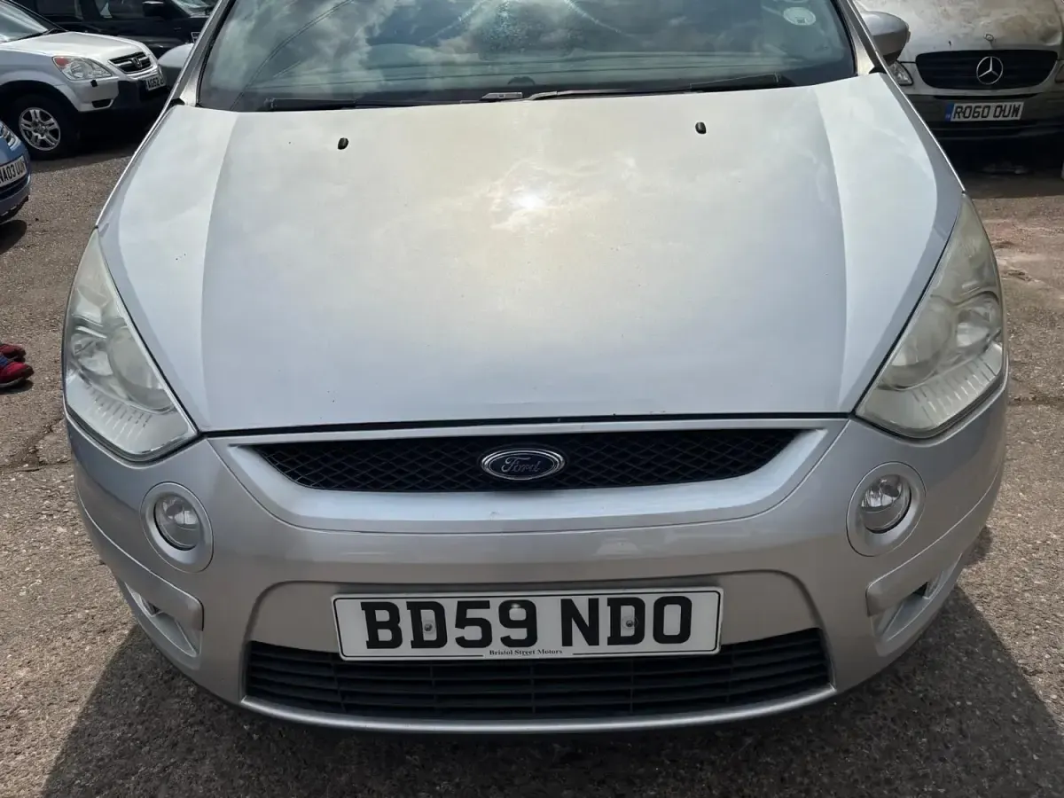Usado Ford S-MAX Zetec 2009 Prateado Monovolume