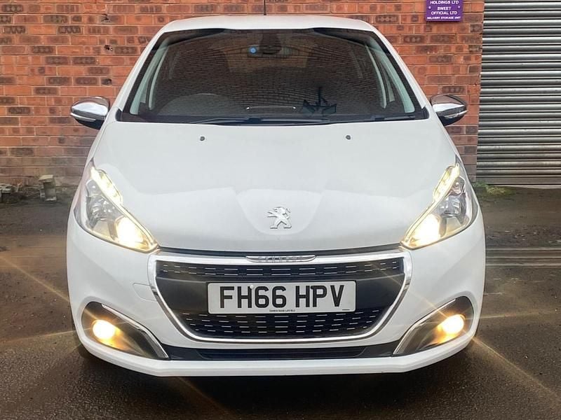 Used Peugeot 208 Allure 2017 White Hatchback