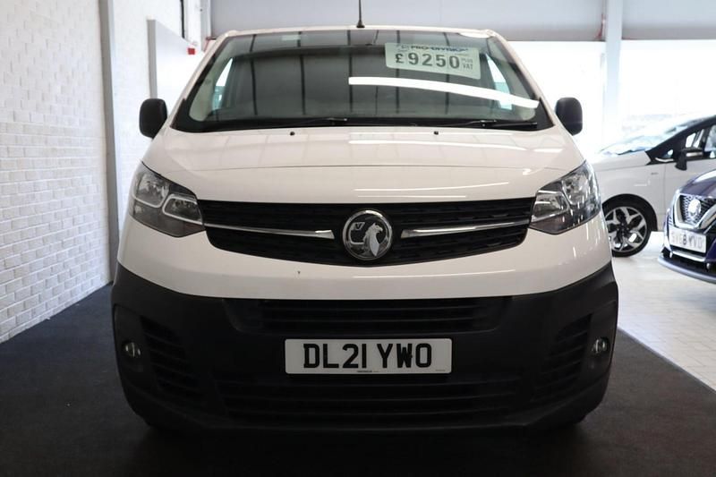 Used Vauxhall Vivaro 100 HP (73 kW) 2021 White MPV