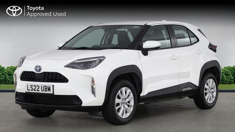 Used Toyota Yaris Hybrid 116 HP (85 kW) 2022 Pure white SUV