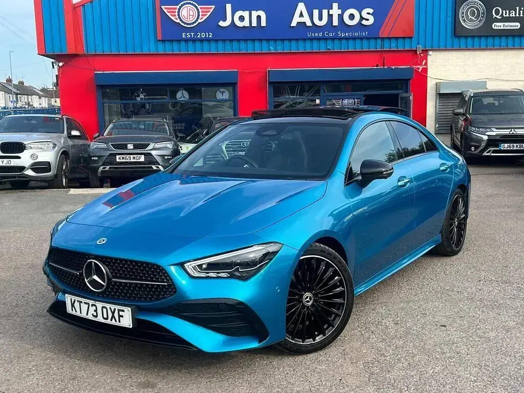 Begagnad Mercedes CLA180 AMG Line Premium Plus 2023 Blå Sedan
