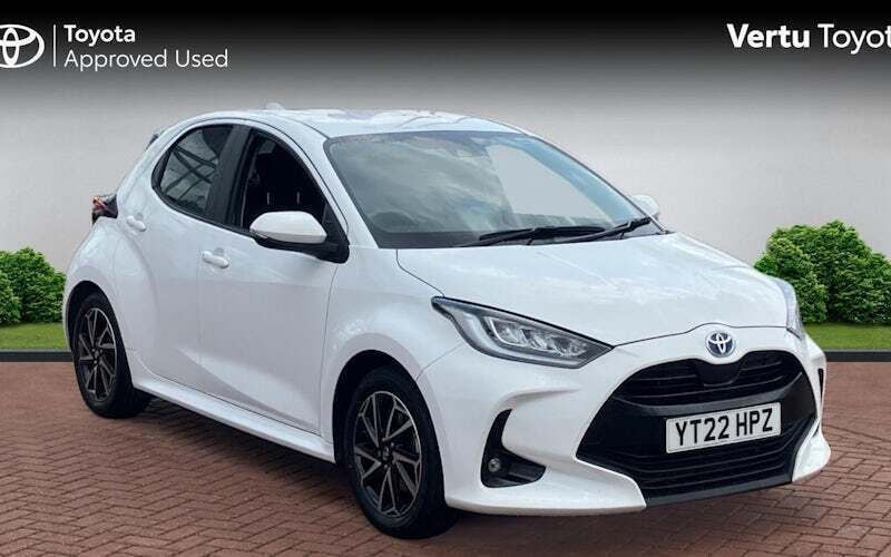Used 2025 Toyota Yaris Hybrid Design Hatchback | £15,583 (Super price) - Image 1/4