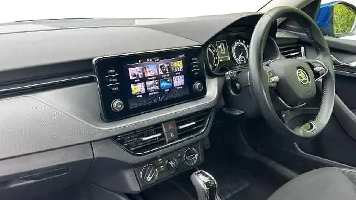 Usado Skoda Kamiq SE Drive 147 HP (108 kW) 2023 Azul SUV