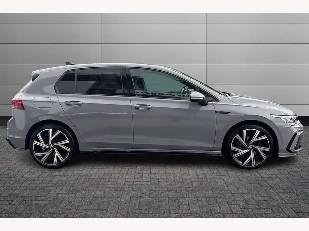 Second-hand VW Golf VIII R-line 130 CP (95 kW) 2023 Gri Hatchback