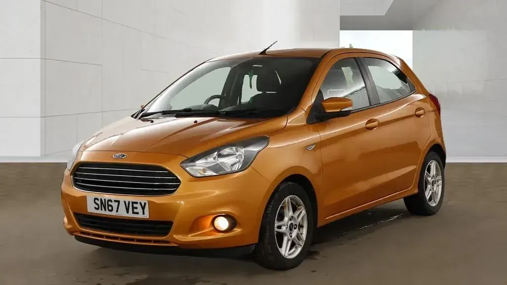 Used Ford Ka Plus Zetec 70 HP (51 kW) 2017 Gold Hatchback