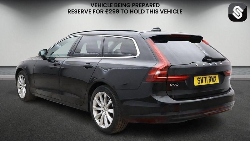 Used Volvo V90 Momentum 197 HP (144 kW) 2021 Onyx black Estate