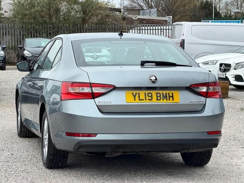 Second-hand Skoda Superb 150 CP (110 kW) 2019 Gri Hatchback
